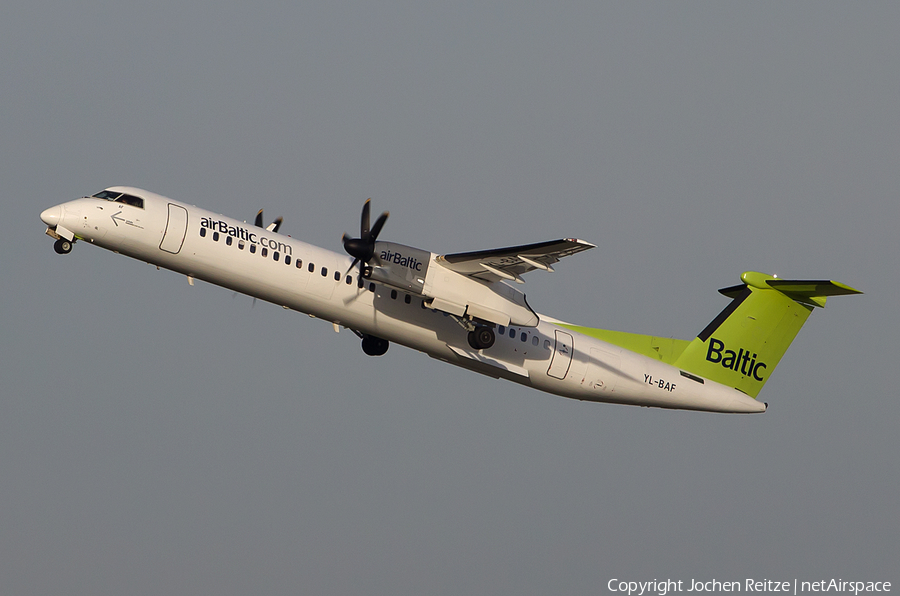 airBaltic Bombardier DHC-8-402Q (YL-BAF) | Photo 36374