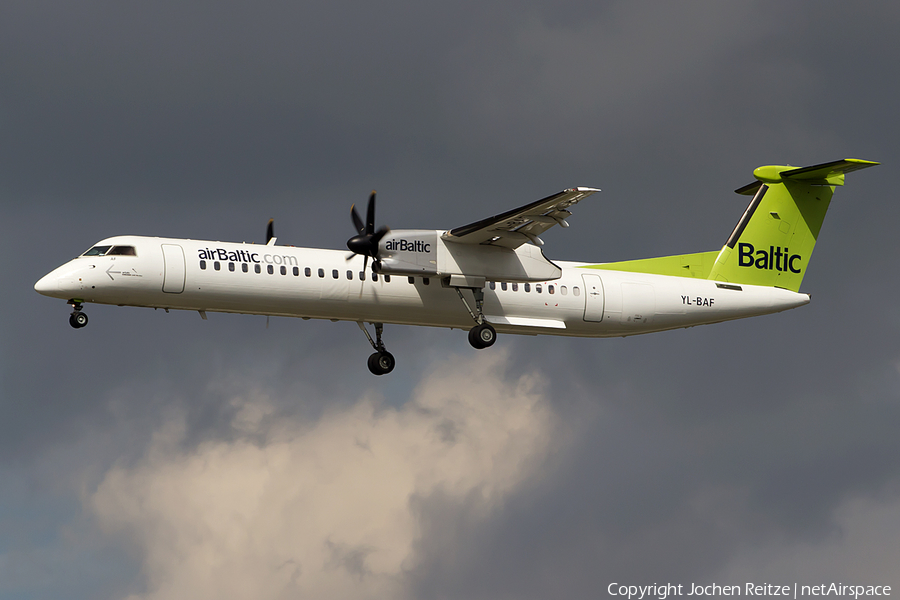 airBaltic Bombardier DHC-8-402Q (YL-BAF) | Photo 85701