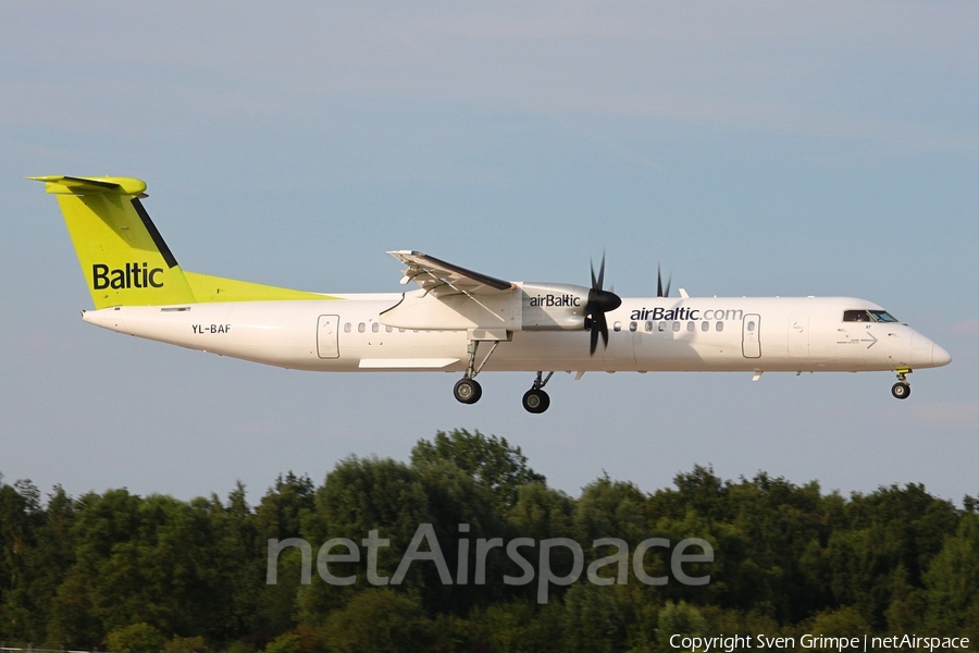 airBaltic Bombardier DHC-8-402Q (YL-BAF) | Photo 30100