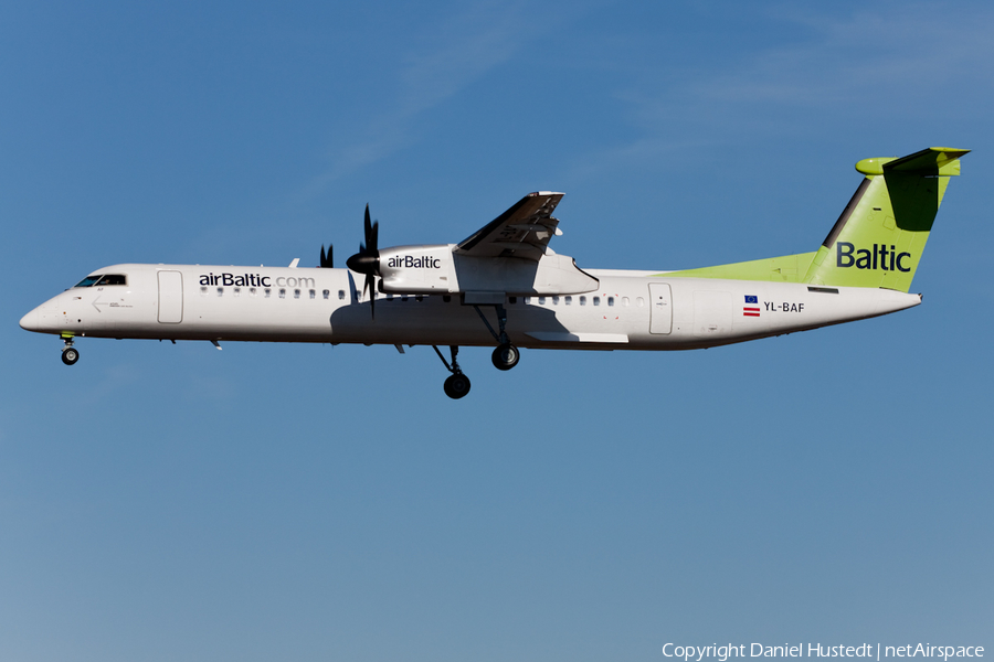 airBaltic Bombardier DHC-8-402Q (YL-BAF) | Photo 422147