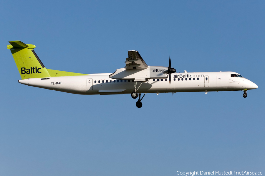 airBaltic Bombardier DHC-8-402Q (YL-BAF) | Photo 517415