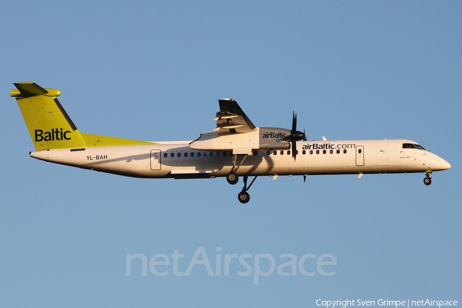 airBaltic Bombardier DHC-8-402Q (YL-BAH) | Photo 12013