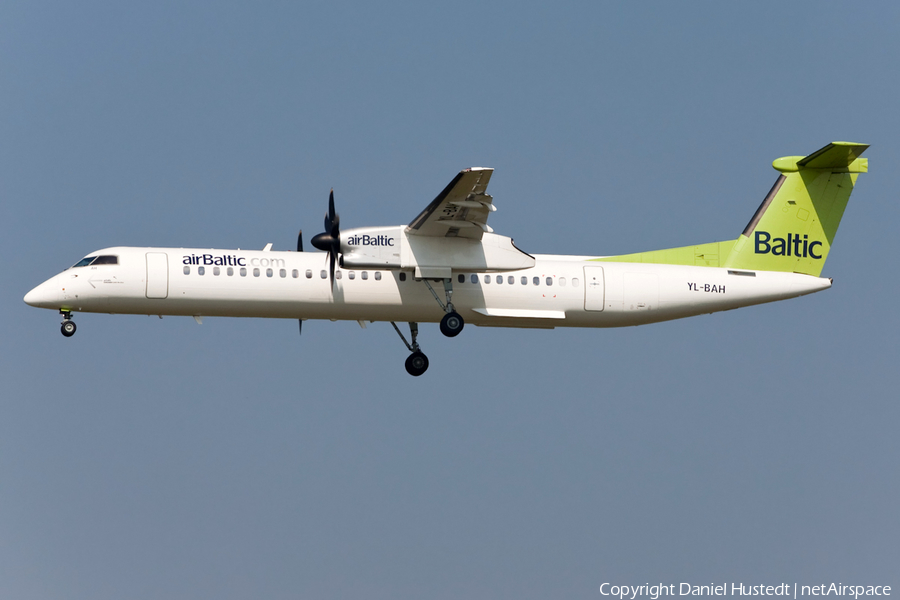 airBaltic Bombardier DHC-8-402Q (YL-BAH) | Photo 617986