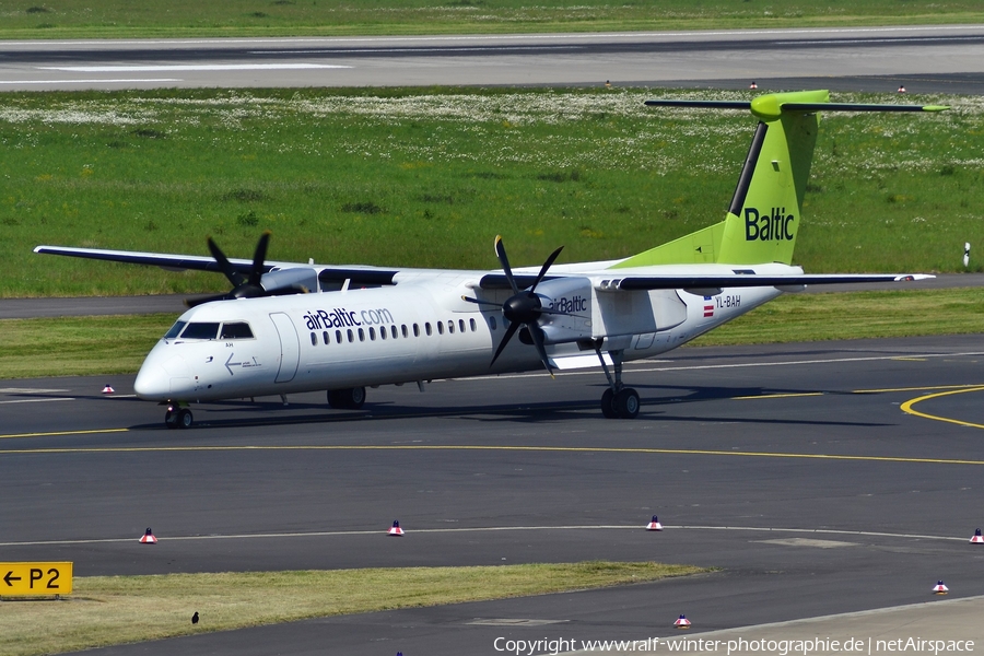 airBaltic Bombardier DHC-8-402Q (YL-BAH) | Photo 411865