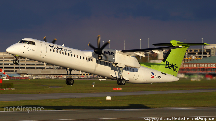 airBaltic Bombardier DHC-8-402Q (YL-BAH) | Photo 158057