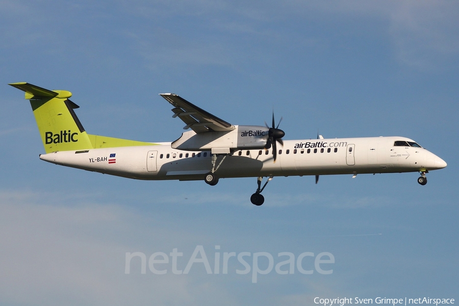 airBaltic Bombardier DHC-8-402Q (YL-BAH) | Photo 174206