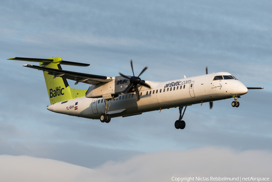 airBaltic Bombardier DHC-8-402Q (YL-BAH) | Photo 261919