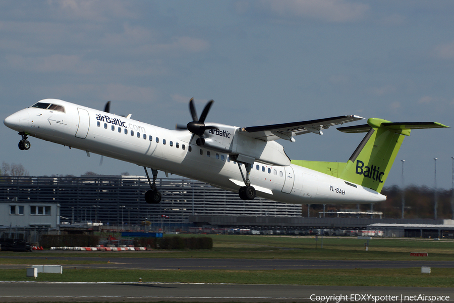 airBaltic Bombardier DHC-8-402Q (YL-BAH) | Photo 275680