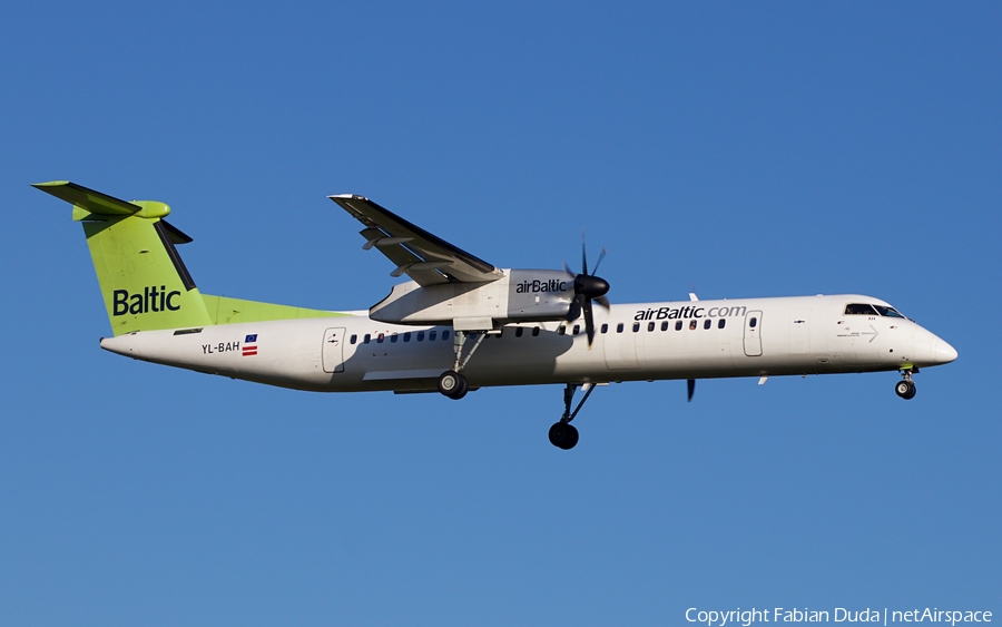 airBaltic Bombardier DHC-8-402Q (YL-BAH) | Photo 311076