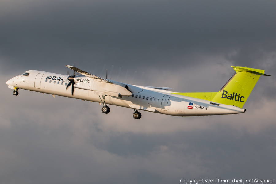 airBaltic Bombardier DHC-8-402Q (YL-BAH) | Photo 337739