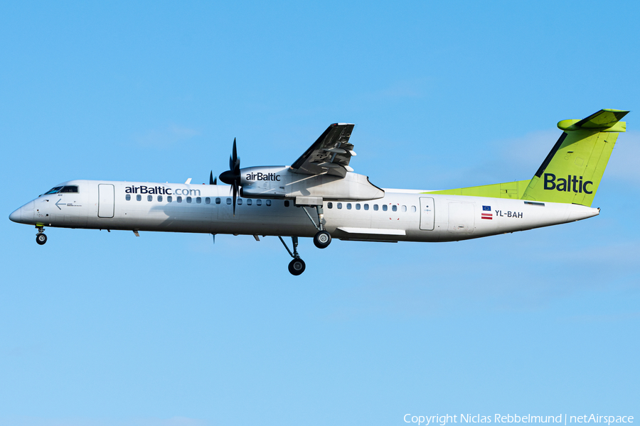 airBaltic Bombardier DHC-8-402Q (YL-BAH) | Photo 346687