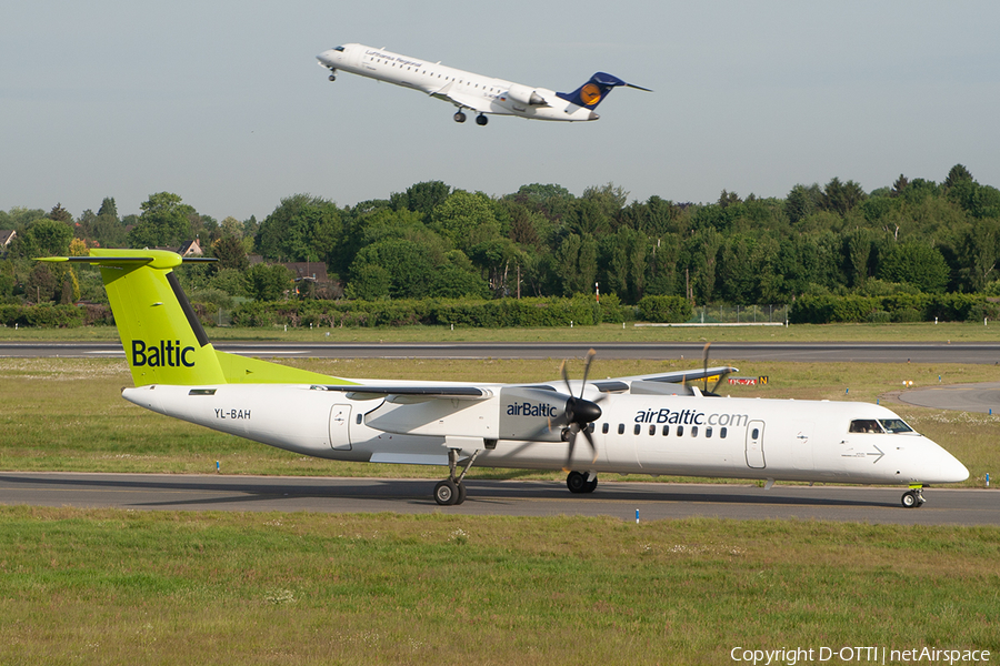 airBaltic Bombardier DHC-8-402Q (YL-BAH) | Photo 359615