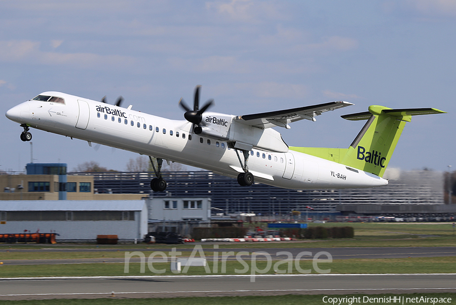 airBaltic Bombardier DHC-8-402Q (YL-BAH) | Photo 420202