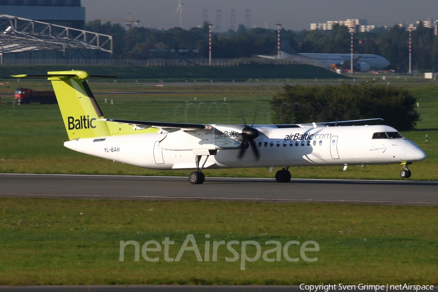 airBaltic Bombardier DHC-8-402Q (YL-BAH) | Photo 429504