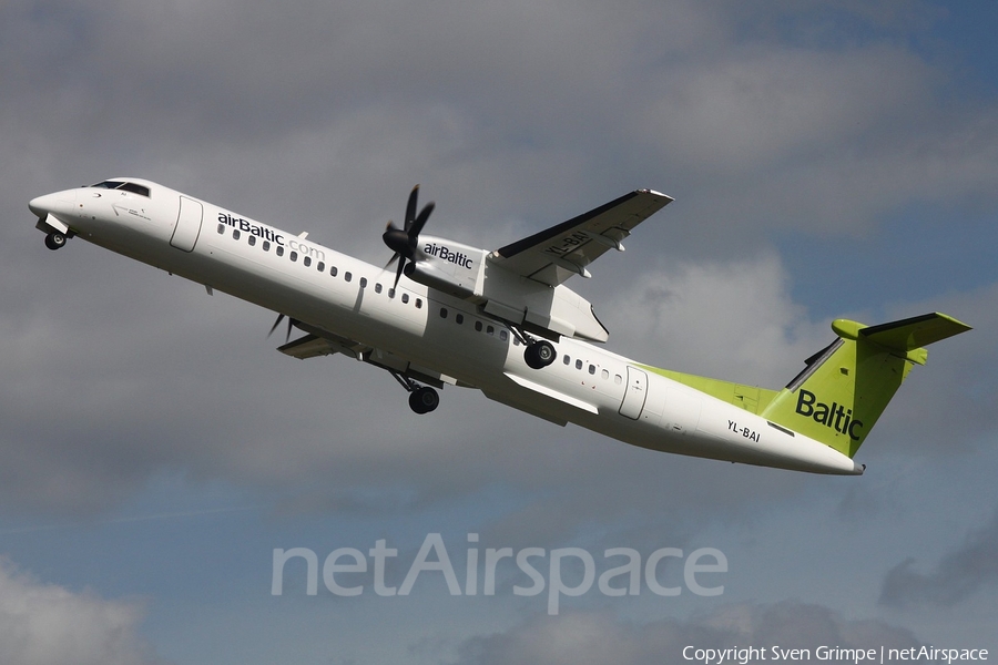 airBaltic Bombardier DHC-8-402Q (YL-BAI) | Photo 77537