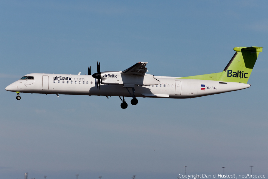 airBaltic Bombardier DHC-8-402Q (YL-BAJ) | Photo 422250