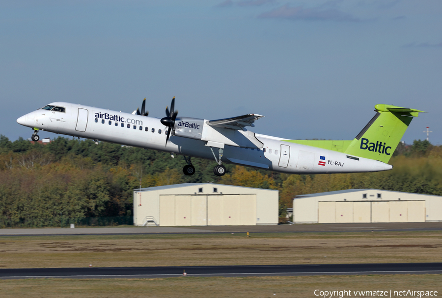 airBaltic Bombardier DHC-8-402Q (YL-BAJ) | Photo 429313