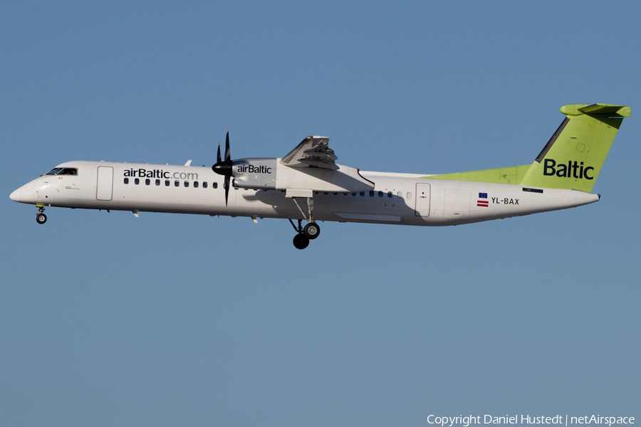 airBaltic Bombardier DHC-8-402Q (YL-BAX) | Photo 414797