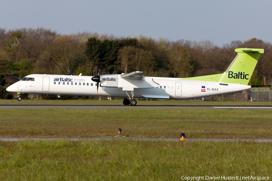 airBaltic Bombardier DHC-8-402Q (YL-BAX) | Photo 479458