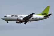 airBaltic Boeing 737-522 (YL-BBQ) at  London - Gatwick, United Kingdom