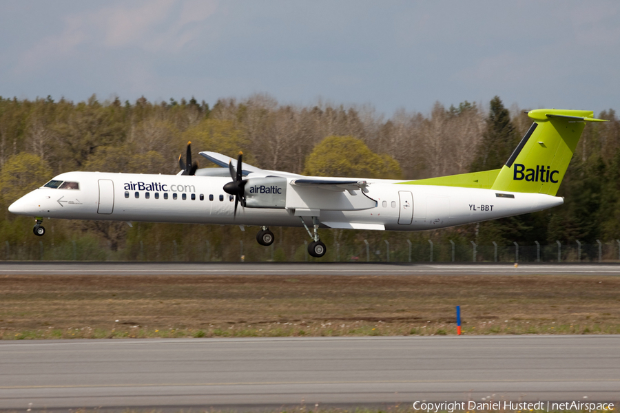 airBaltic Bombardier DHC-8-402Q (YL-BBT) | Photo 611475