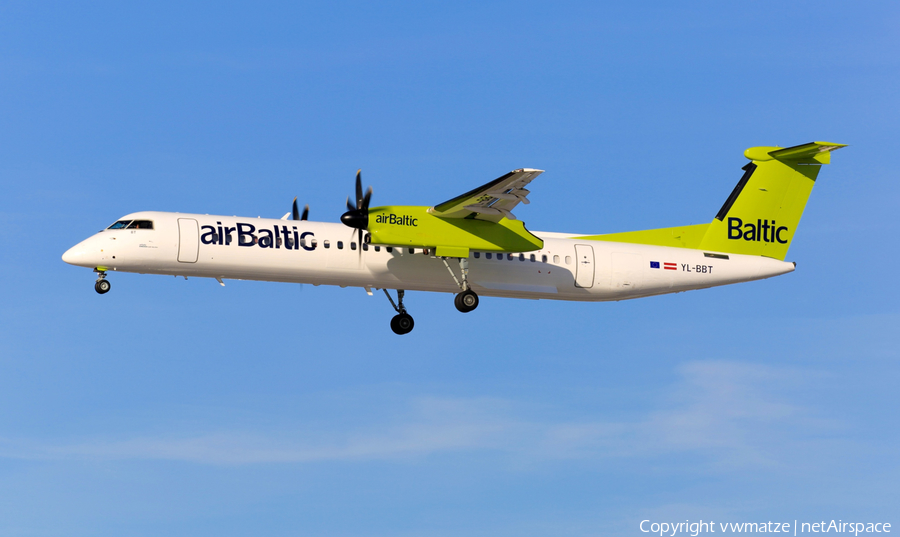 airBaltic Bombardier DHC-8-402Q (YL-BBT) | Photo 423417