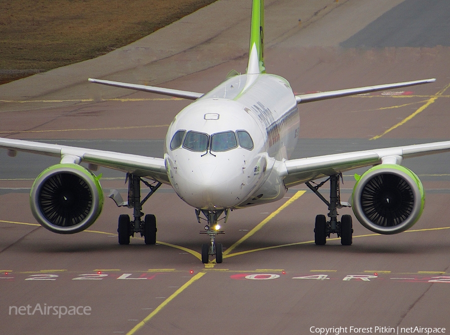 airBaltic Airbus A220-300 (YL-CSA) | Photo 444429