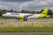 airBaltic Airbus A220-300 (YL-CSB) at  Hamburg - Fuhlsbuettel (Helmut Schmidt), Germany