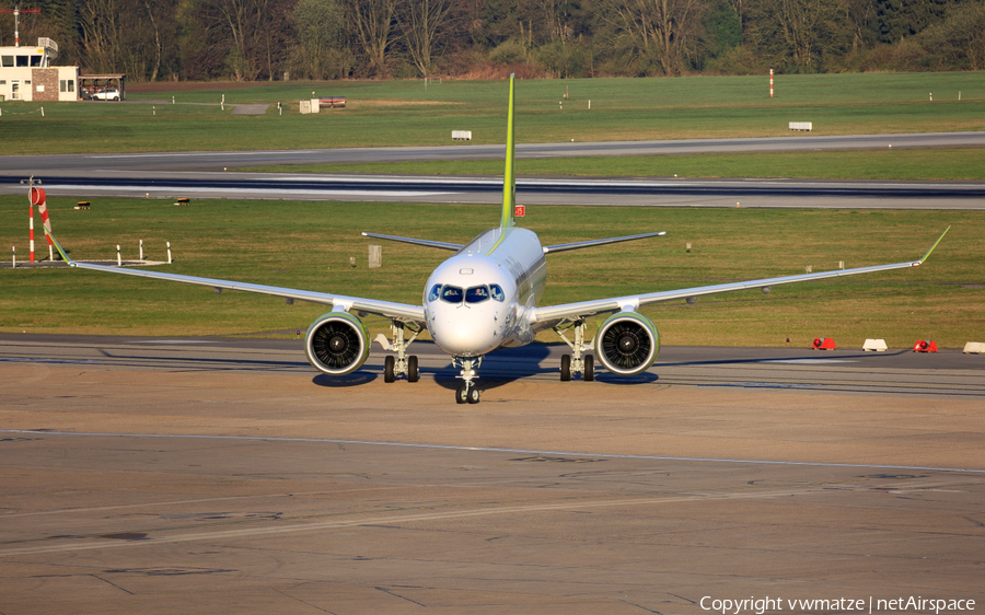 airBaltic Airbus A220-300 (YL-CSC) | Photo 153876