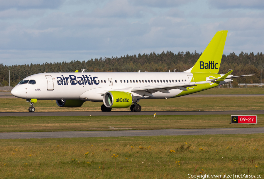 airBaltic Airbus A220-300 (YL-CSF) | Photo 407424