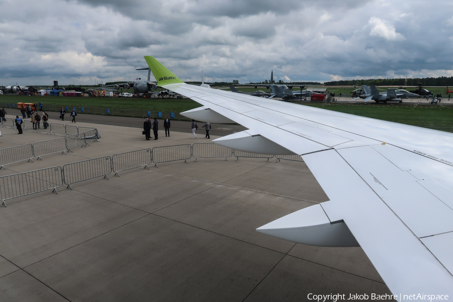 airBaltic Airbus A220-300 (YL-CSH) | Photo 241553