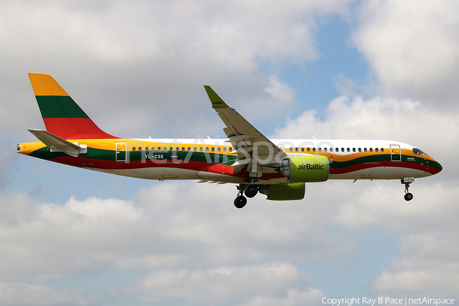 airBaltic Airbus A220-300 (YL-CSK) | Photo 381298