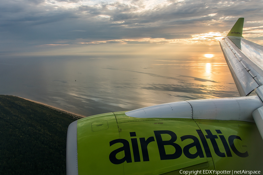 airBaltic Airbus A220-300 (YL-CSM) | Photo 395459
