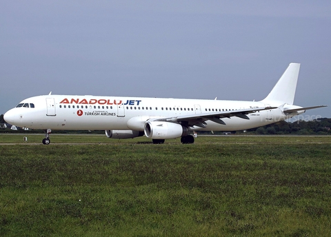 AnadoluJet Airbus A321-231 (YL-LDS) at  Hamburg - Fuhlsbuettel (Helmut Schmidt), Germany