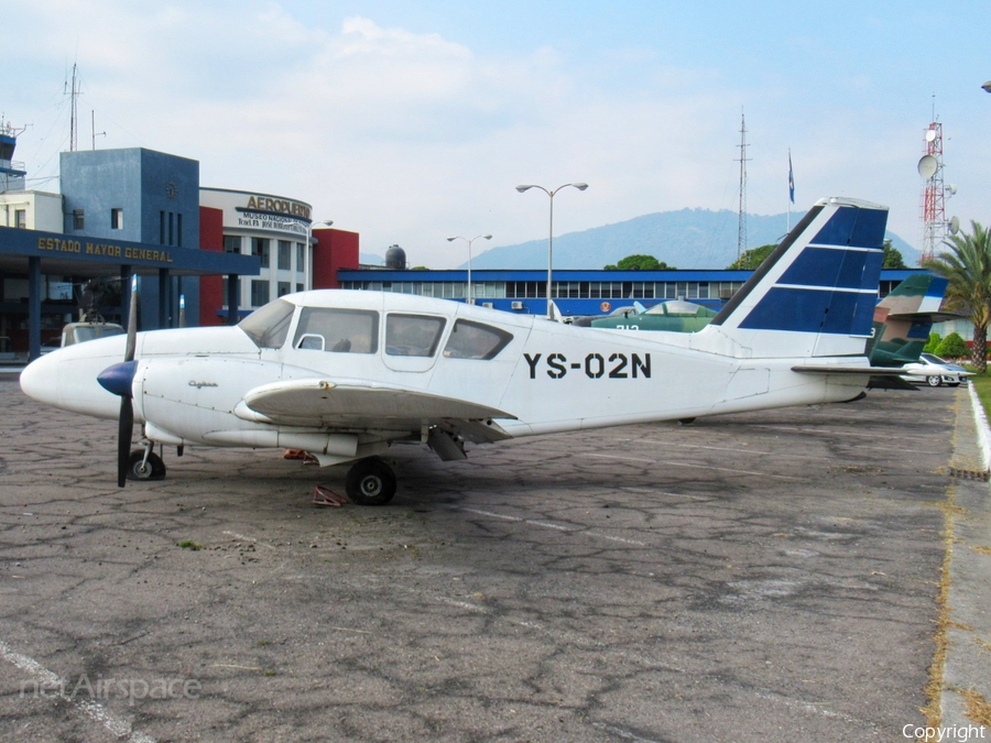 Salvadoran Air Force (Fuerza Aerea Salvadorena) Piper PA-23-250 Aztec B (YS-02N) | Photo 374479
