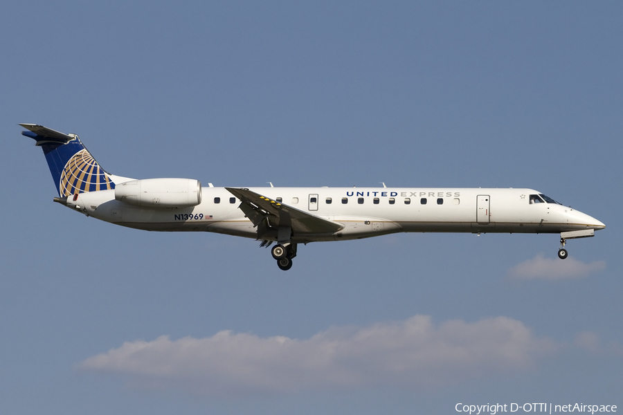 United Express (ExpressJet Airlines) Embraer ERJ-145LR (N13969) | Photo 440678