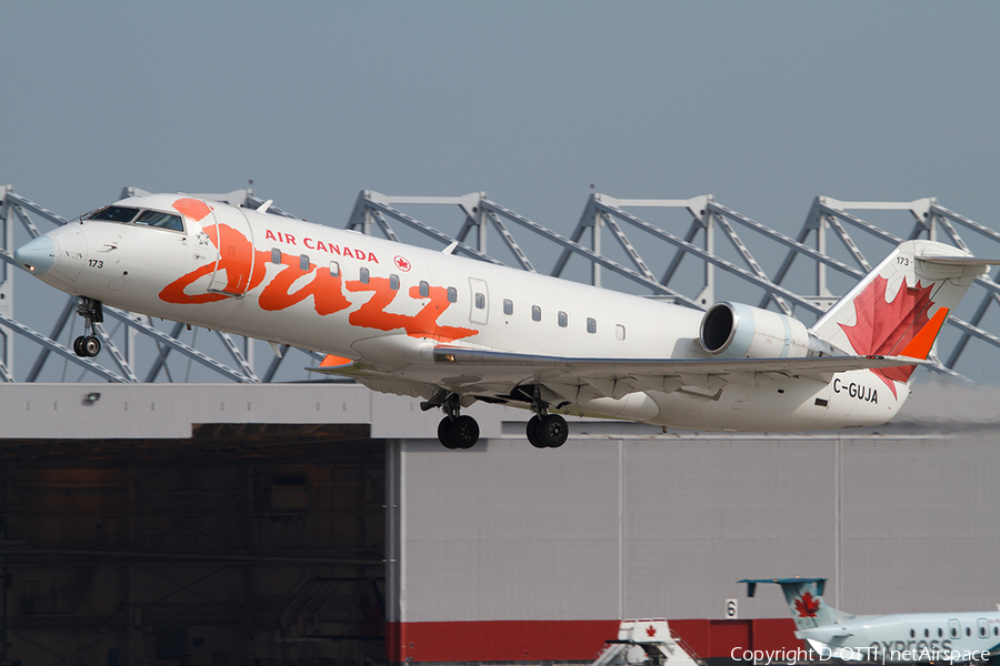 Air Canada Jazz Bombardier CRJ-200ER (C-GUJA) | Photo 441498