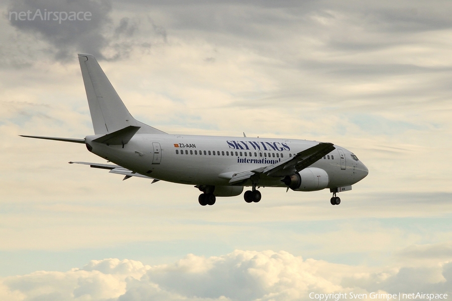 Skywings International Boeing 737-382 (Z3-AAN) | Photo 35343