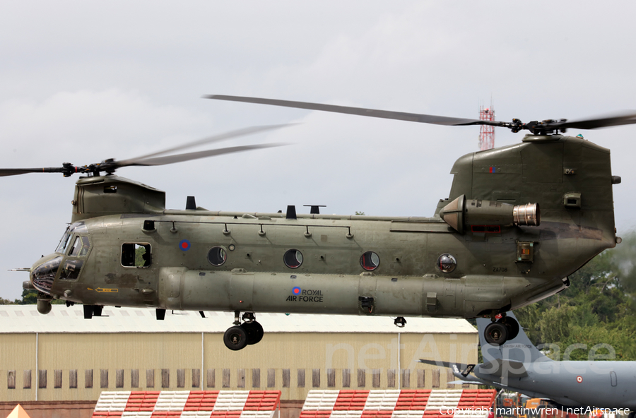 Royal Air Force Boeing Chinook HC.6A (ZA708) | Photo 341863