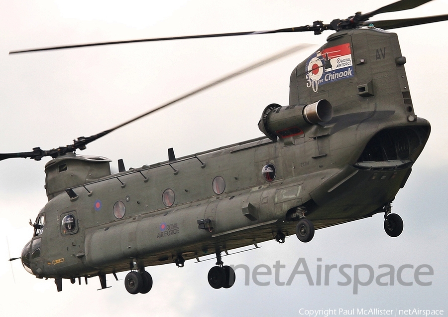 Royal Air Force Boeing Chinook HC.6A (ZA714) | Photo 8411
