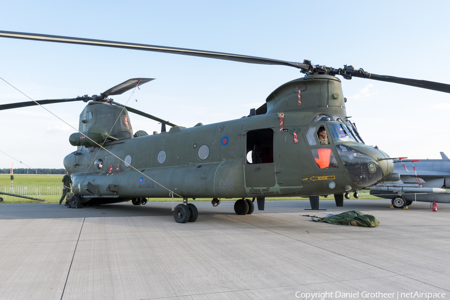 Royal Air Force Boeing Chinook HC.4 (ZA718) | Photo 111271