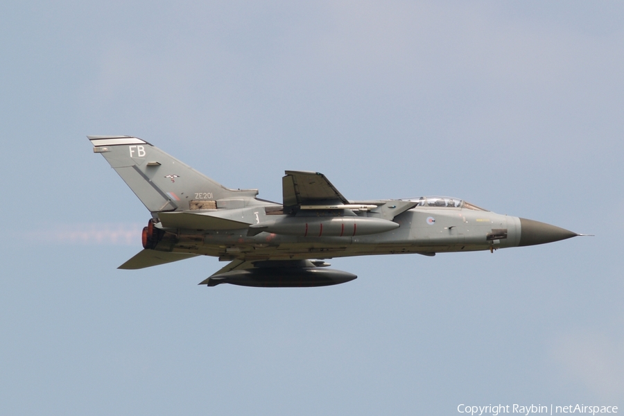 Royal Air Force Panavia Tornado F3 (ZE201) | Photo 554408