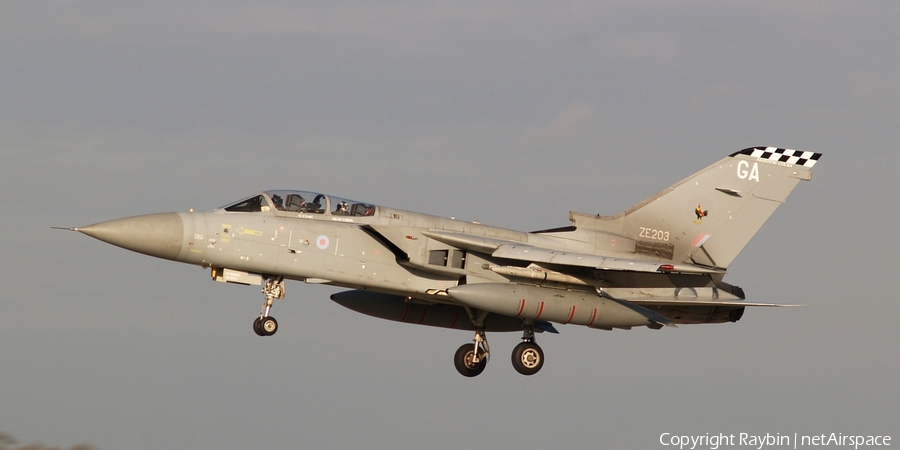 Royal Air Force Panavia Tornado F3 (ZE203) | Photo 554410