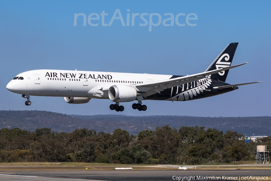 Air New Zealand Boeing 787-9 Dreamliner (ZK-NZD) | Photo 391678