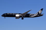 Air New Zealand Boeing 787-9 Dreamliner (ZK-NZE) at  Los Angeles - International, United States