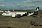 Air New Zealand Boeing 787-9 Dreamliner (ZK-NZF) at  Auckland - International, New Zealand