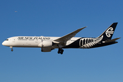 Air New Zealand Boeing 787-9 Dreamliner (ZK-NZK) at  Los Angeles - International, United States