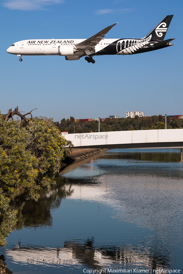 Air New Zealand Boeing 787-9 Dreamliner (ZK-NZK) | Photo 390573