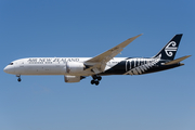 Air New Zealand Boeing 787-9 Dreamliner (ZK-NZL) at  Los Angeles - International, United States