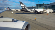 Air New Zealand Boeing 787-9 Dreamliner (ZK-NZL) at  Vancouver - International, Canada